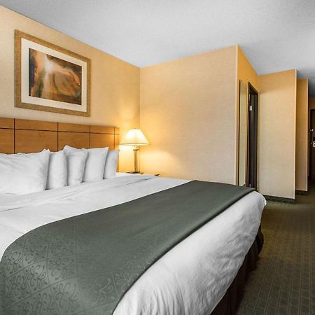 Quality Inn Dubuque On Hwy 20 Exterior photo