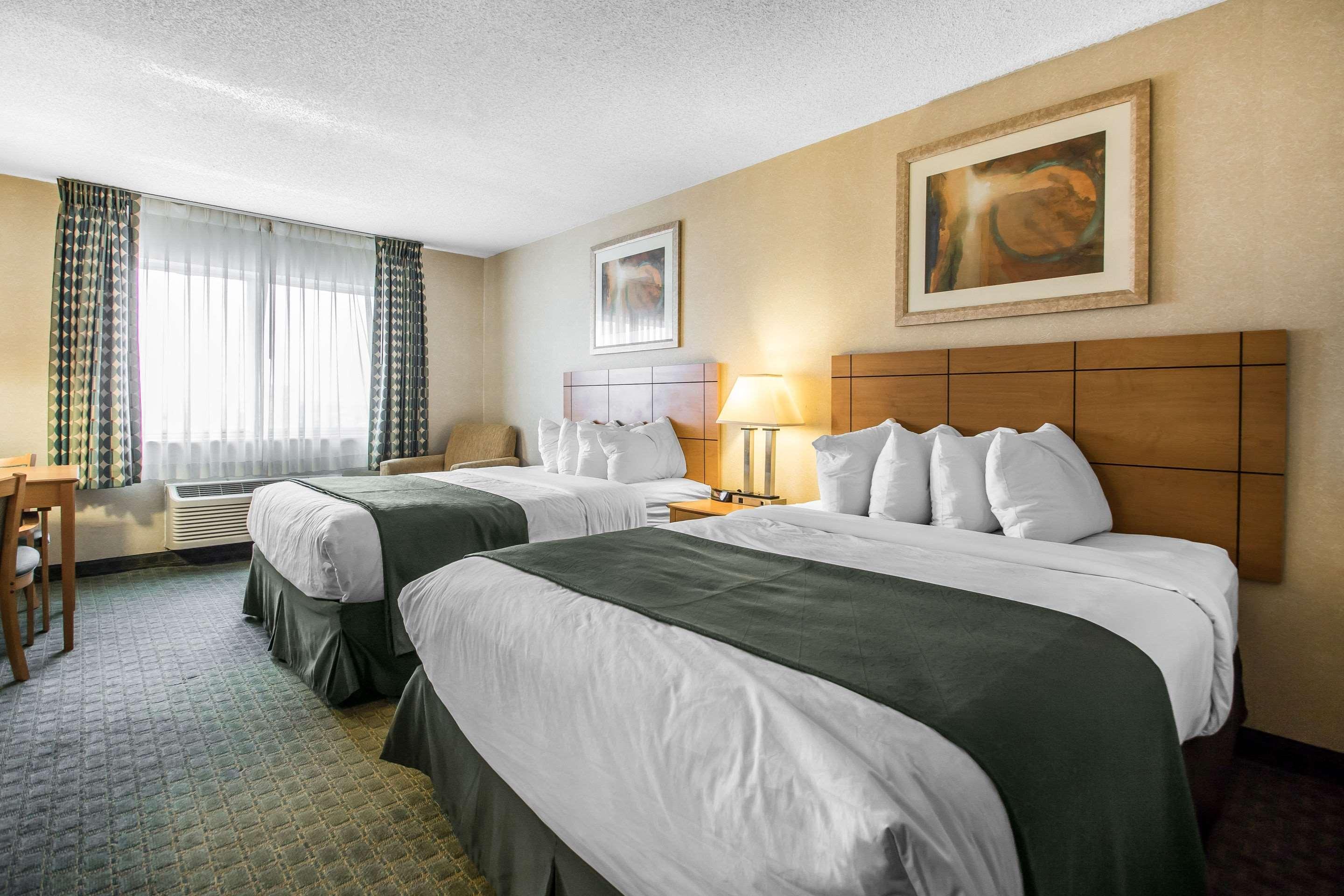 Quality Inn Dubuque On Hwy 20 Exterior photo