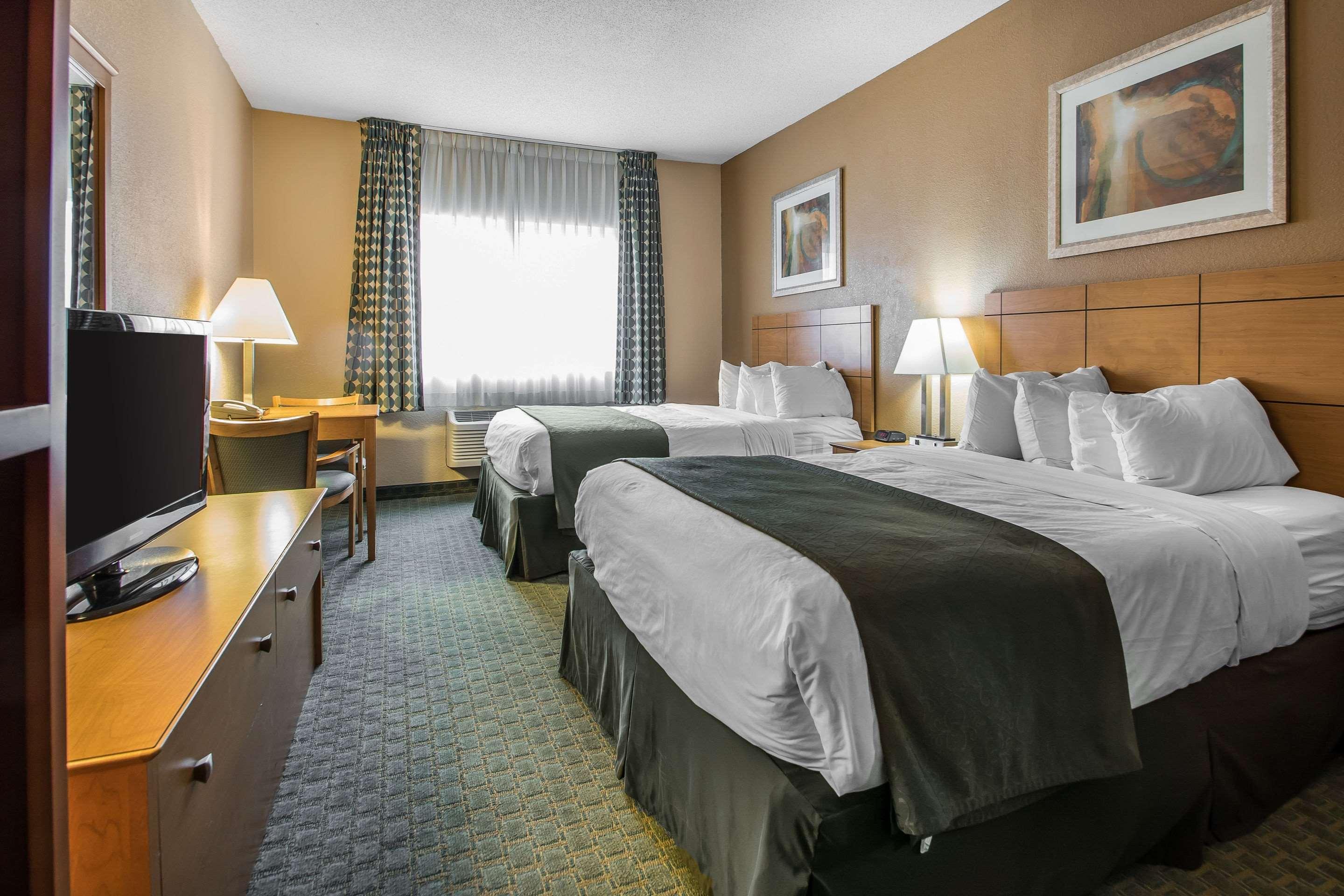 Quality Inn Dubuque On Hwy 20 Exterior photo