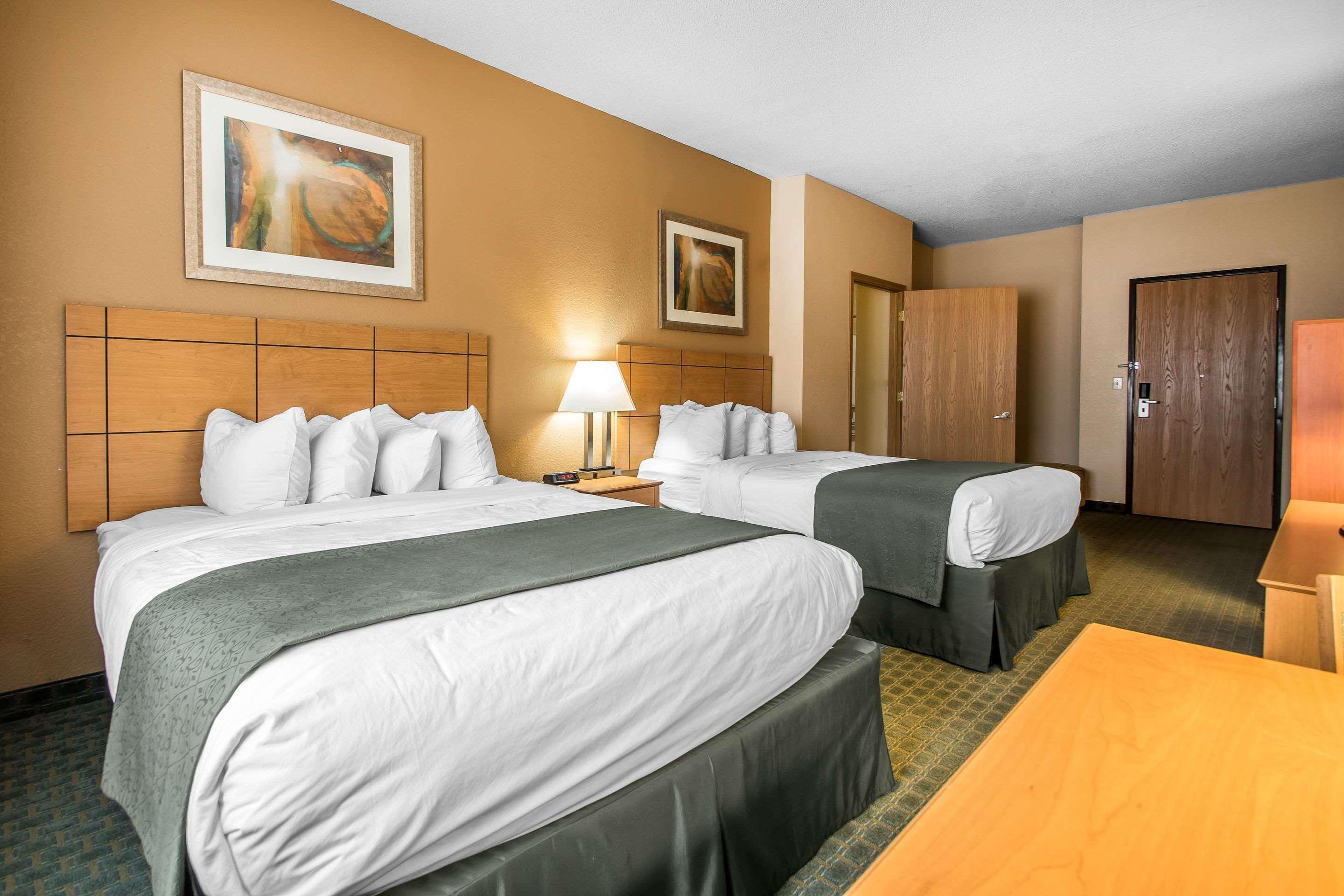 Quality Inn Dubuque On Hwy 20 Exterior photo