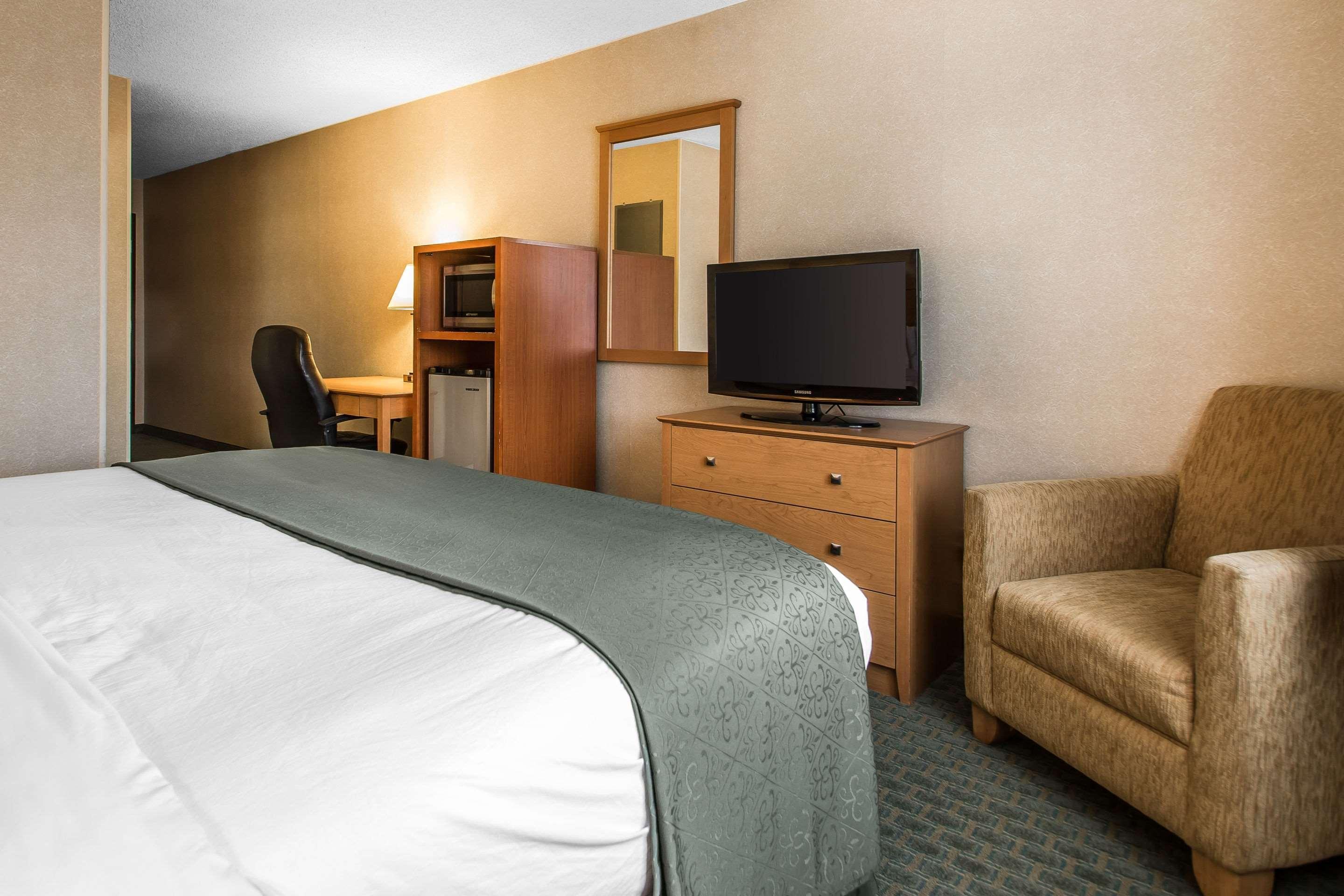 Quality Inn Dubuque On Hwy 20 Exterior photo