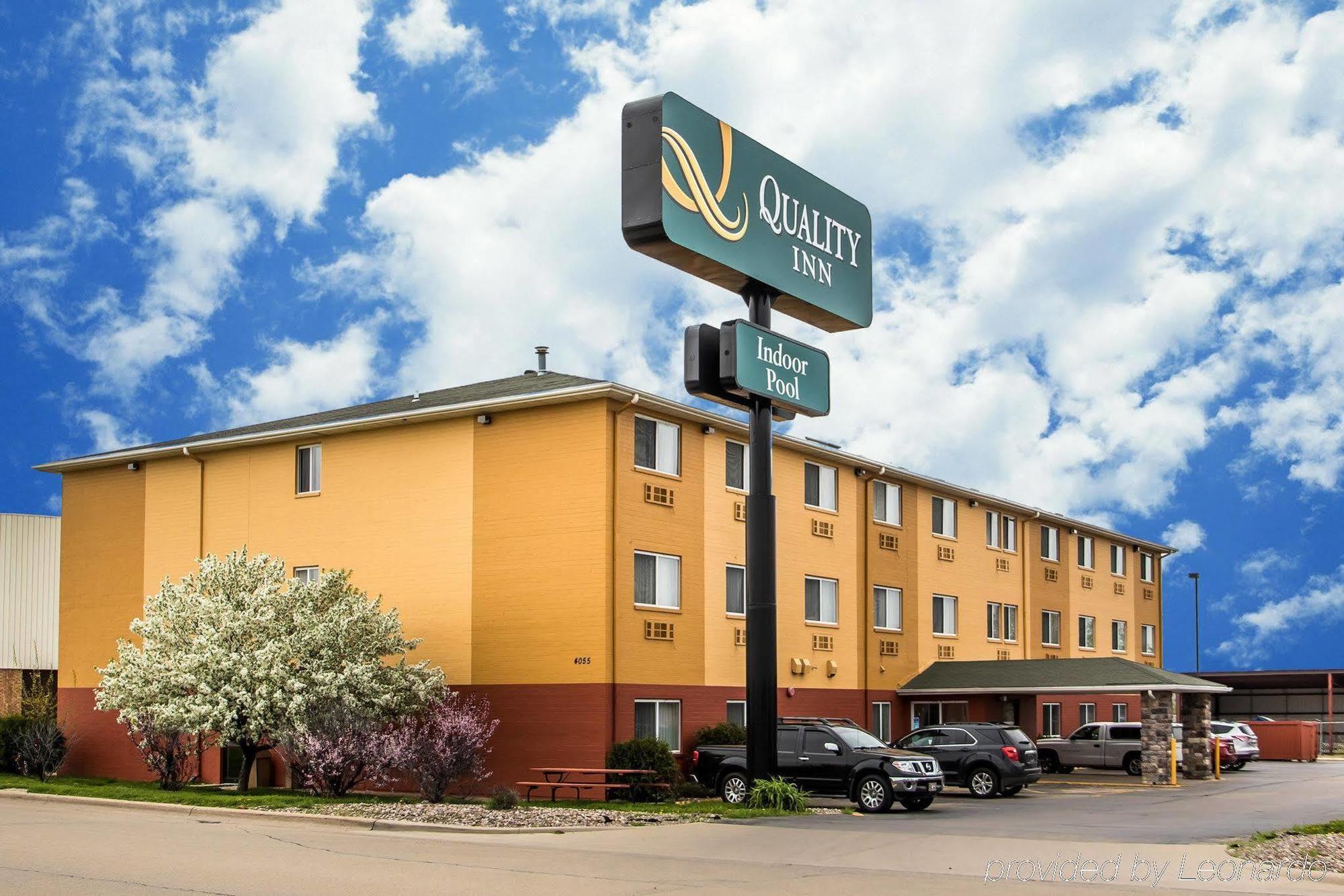 Quality Inn Dubuque On Hwy 20 Exterior photo