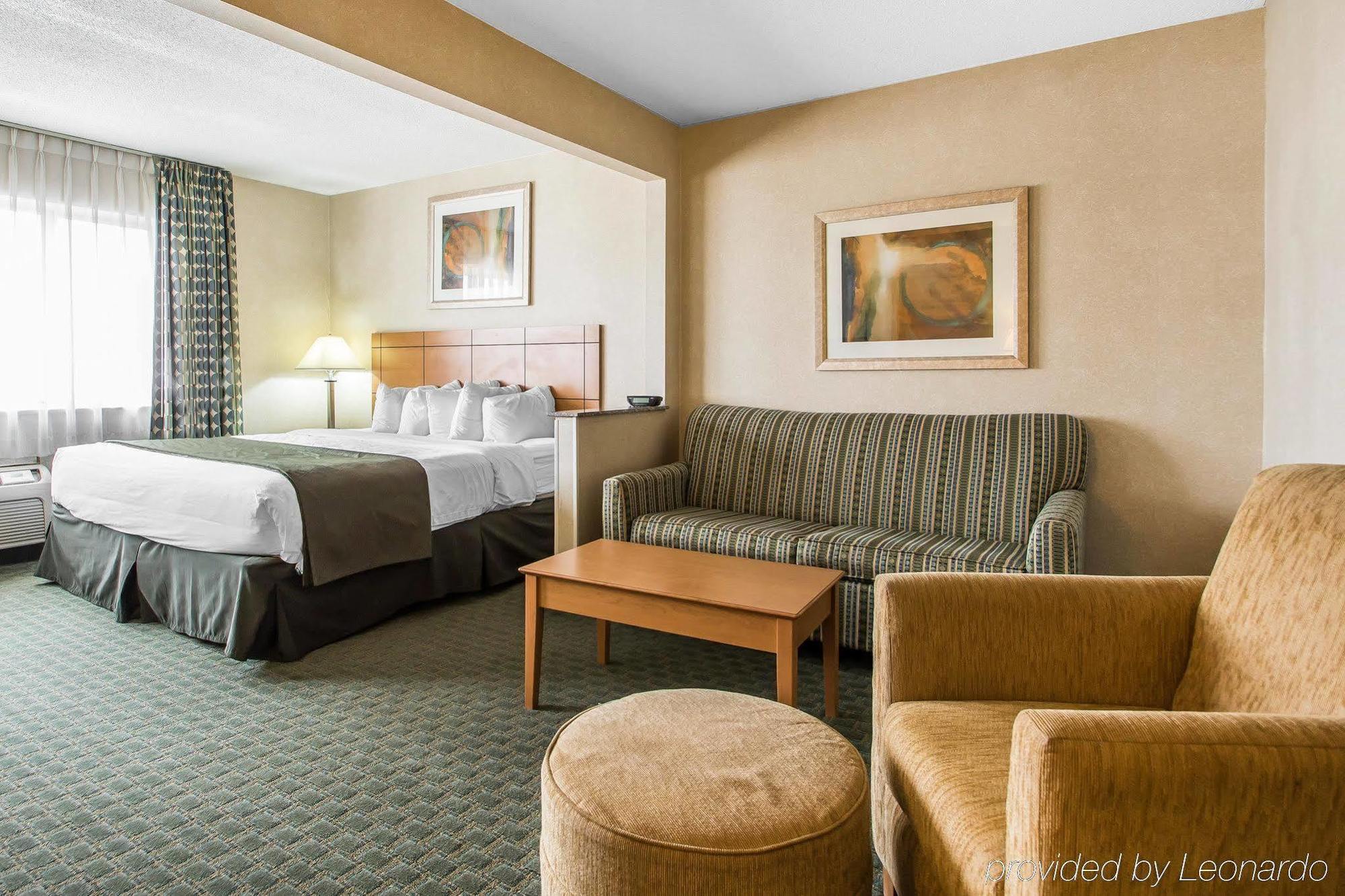 Quality Inn Dubuque On Hwy 20 Exterior photo