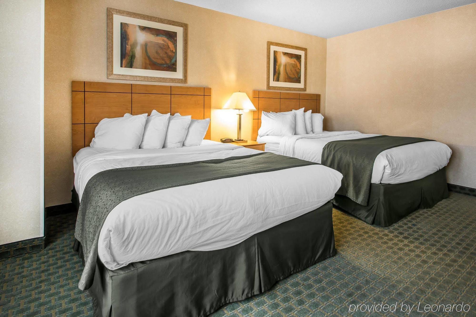 Quality Inn Dubuque On Hwy 20 Exterior photo
