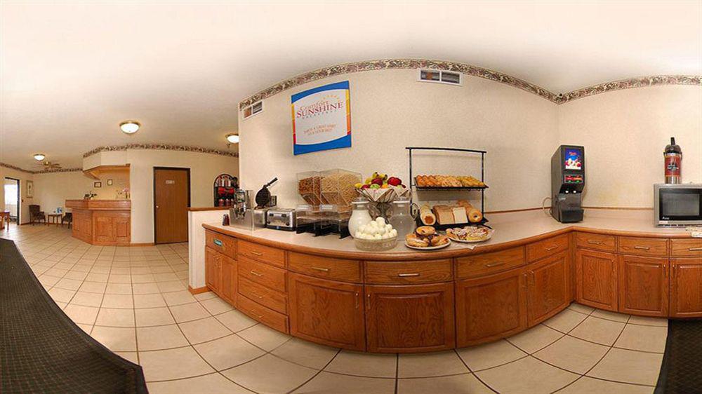 Quality Inn Dubuque On Hwy 20 Exterior photo